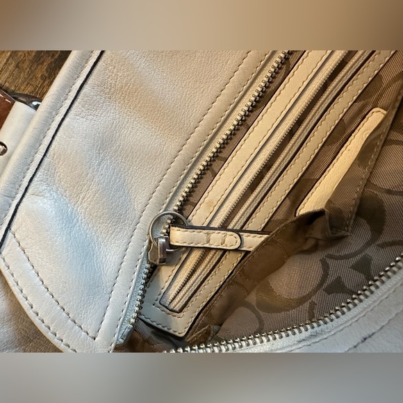 Coach White Leather Purse, Y2K Vintage, Early 2000’s - Picture 14 of 16